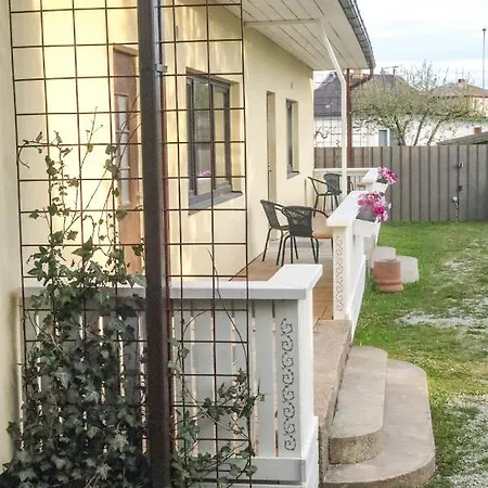 Pihtla Tee Kuelaliskorter 2 Apartment Kuressaare