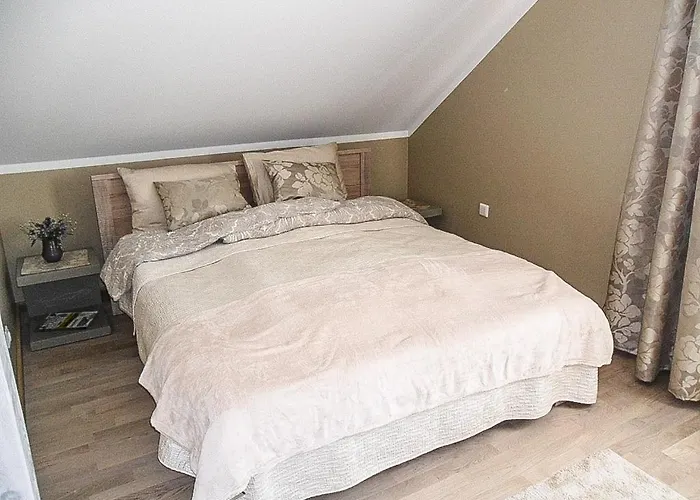 Pihtla Tee Kuelaliskorter 2 *