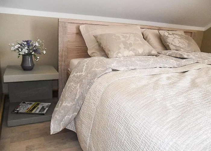 Apartment Pihtla Tee Kuelaliskorter 2 *