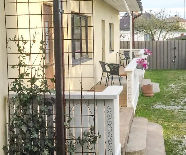 Pihtla Tee Kuelaliskorter 2 Apartment Kuressaare