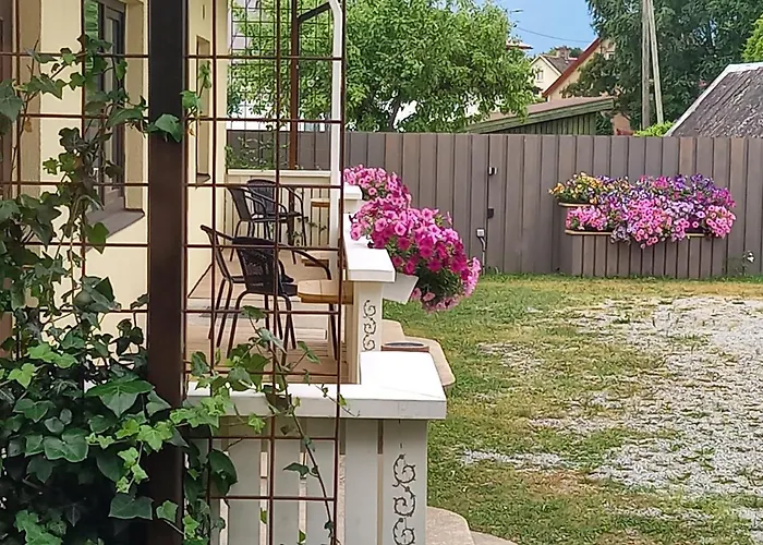 Apartment Pihtla Tee Kuelaliskorter 2